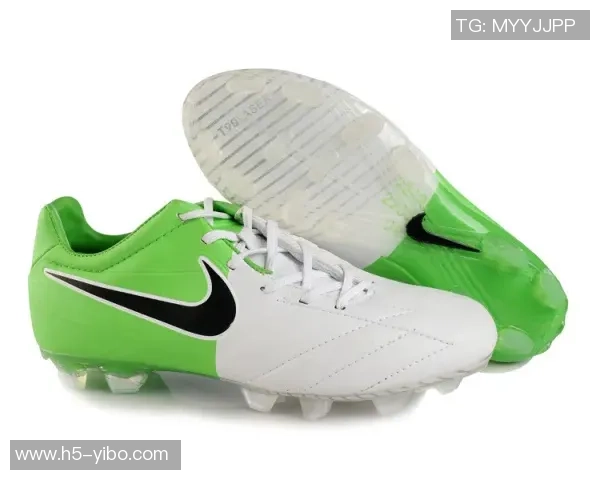 深入探讨Nike足球鞋拆解过程与技术细节分析